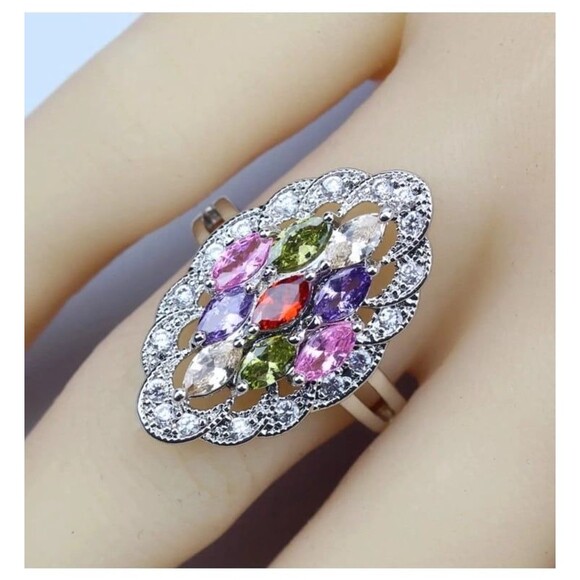 NWT Exquisite Multicolor cubic zirconia divert ring size 8 - Picture 2 of 10